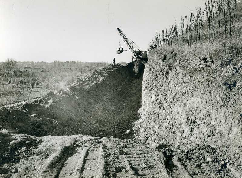 Scavo canale coperto Miclausig. Farra d'Isonzo